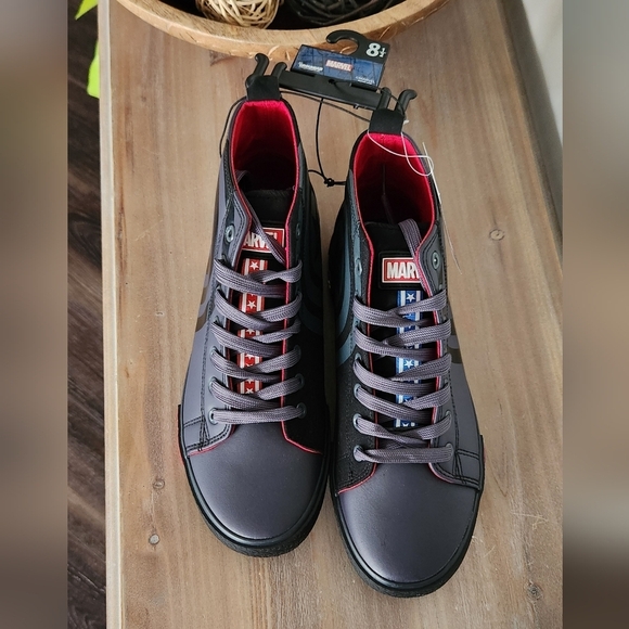 ๐ Captain America High-Top Sneakers โ Size 8.5 Marvel Avengers โ New with Tags - Picture 6 of 12